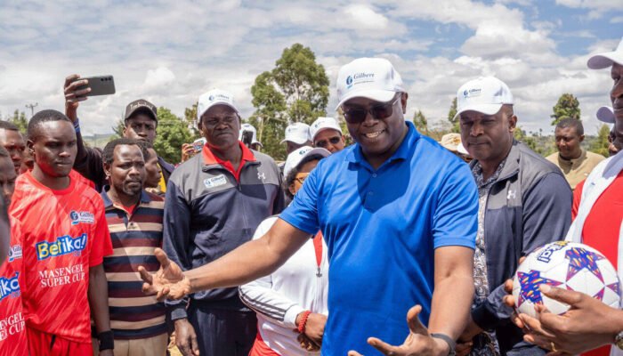 Humphrey-Muchuma-addressing-football-players